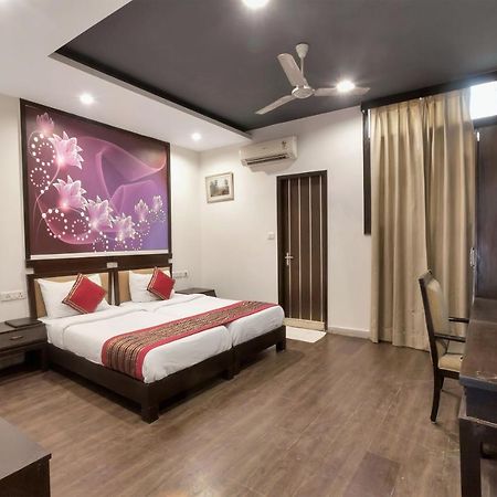 Oyo 9841 The Vivir 1 Hotell Noida Exteriör bild