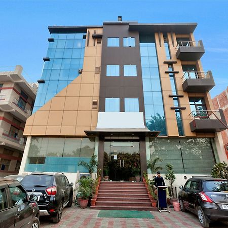 Oyo 9841 The Vivir 1 Hotell Noida Exteriör bild