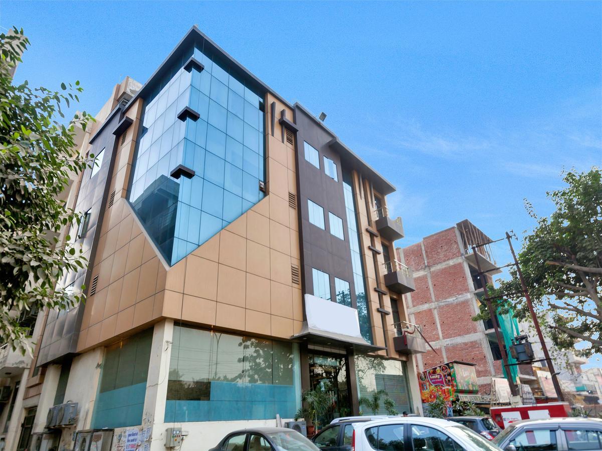 Oyo 9841 The Vivir 1 Hotell Noida Exteriör bild