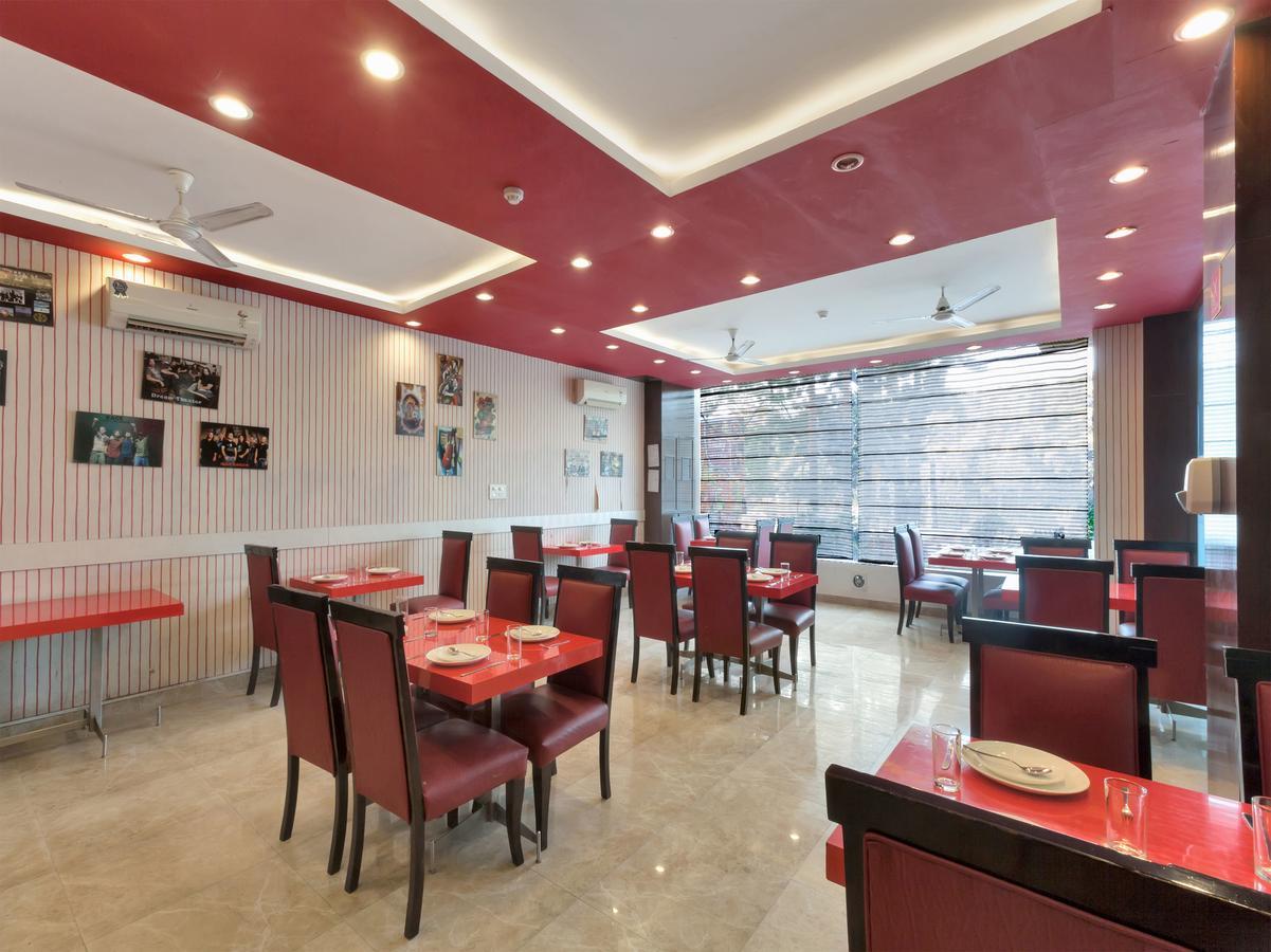 Oyo 9841 The Vivir 1 Hotell Noida Exteriör bild