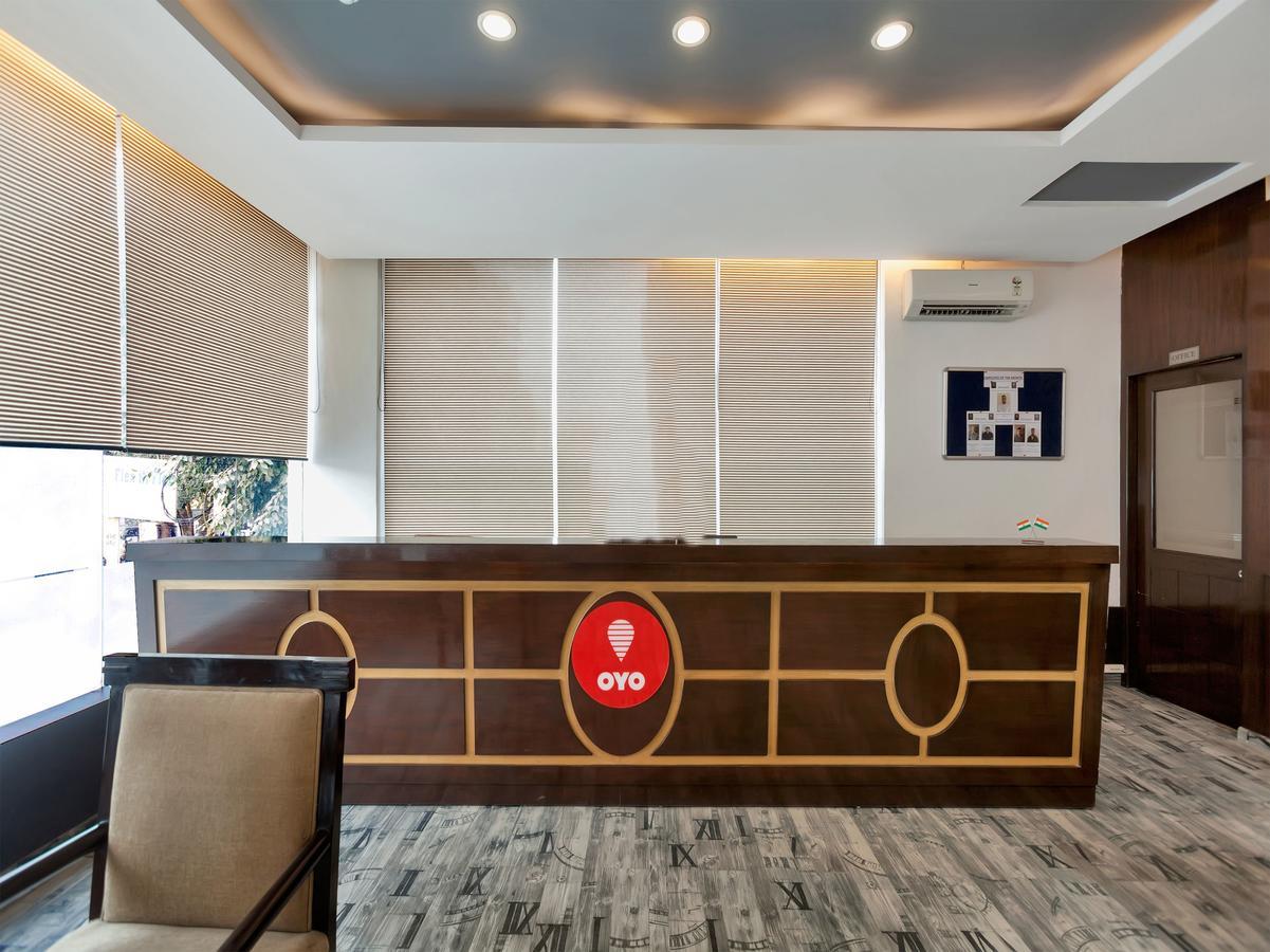 Oyo 9841 The Vivir 1 Hotell Noida Exteriör bild