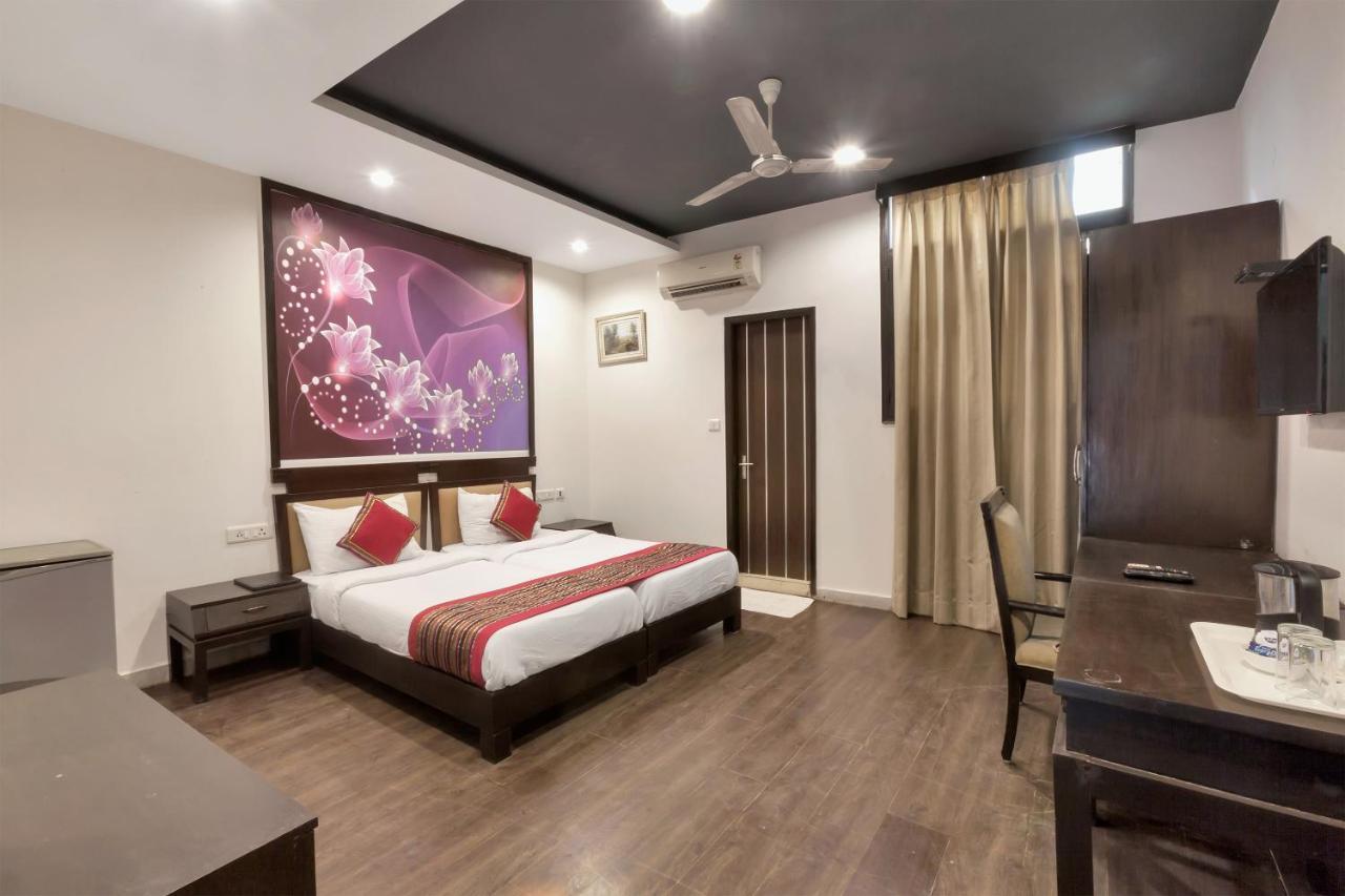 Oyo 9841 The Vivir 1 Hotell Noida Exteriör bild