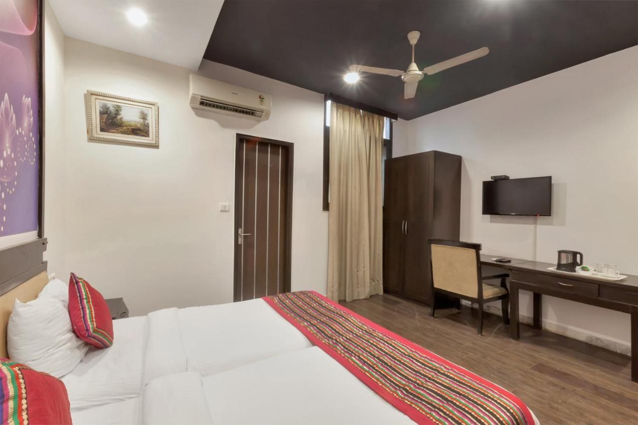 Oyo 9841 The Vivir 1 Hotell Noida Exteriör bild