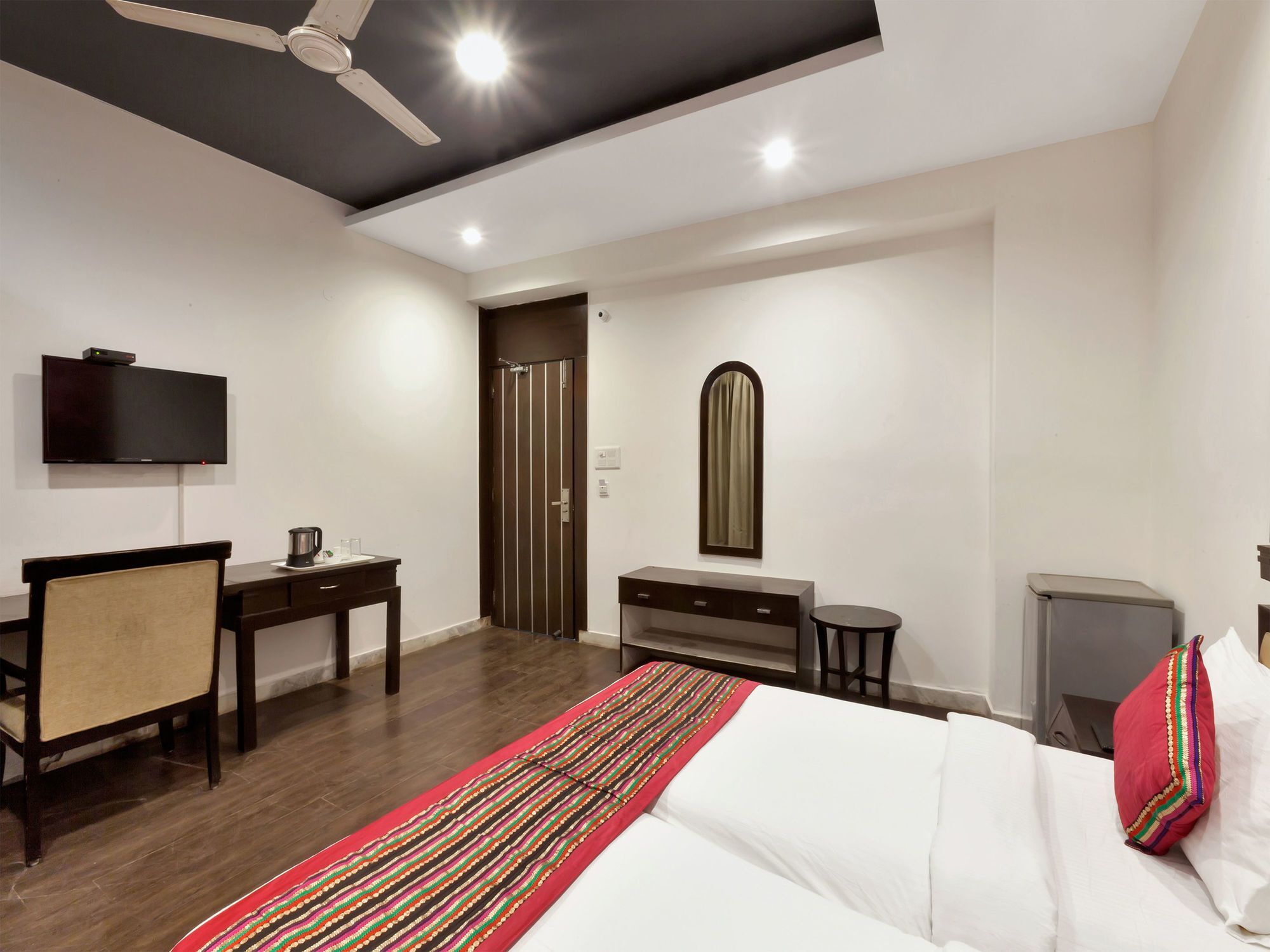 Oyo 9841 The Vivir 1 Hotell Noida Exteriör bild