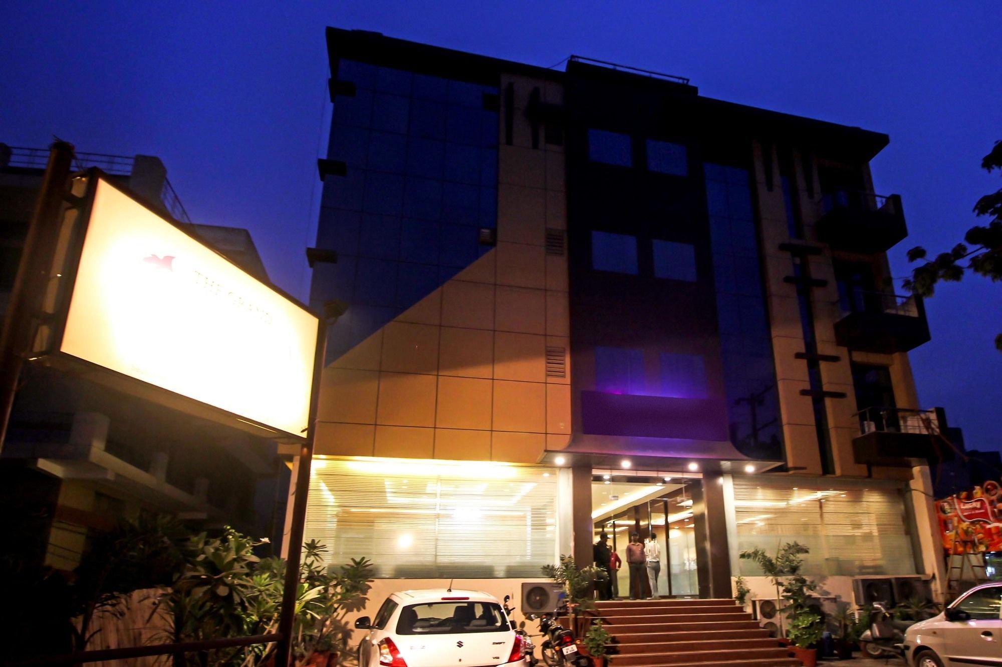 Oyo 9841 The Vivir 1 Hotell Noida Exteriör bild