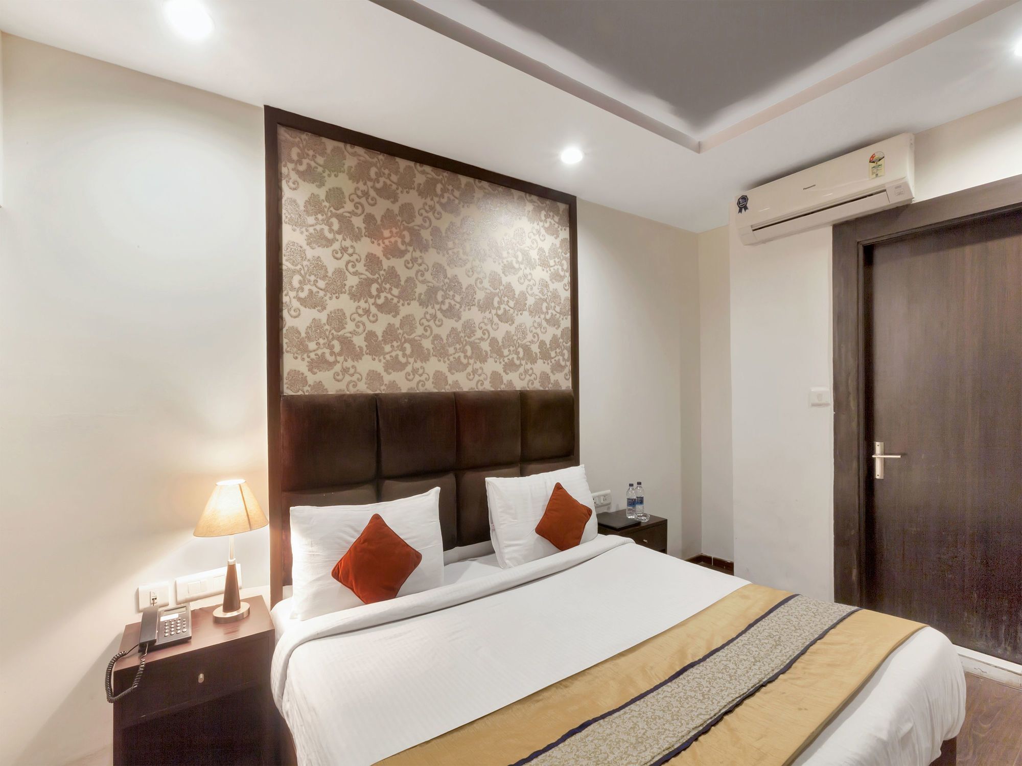 Oyo 9841 The Vivir 1 Hotell Noida Exteriör bild