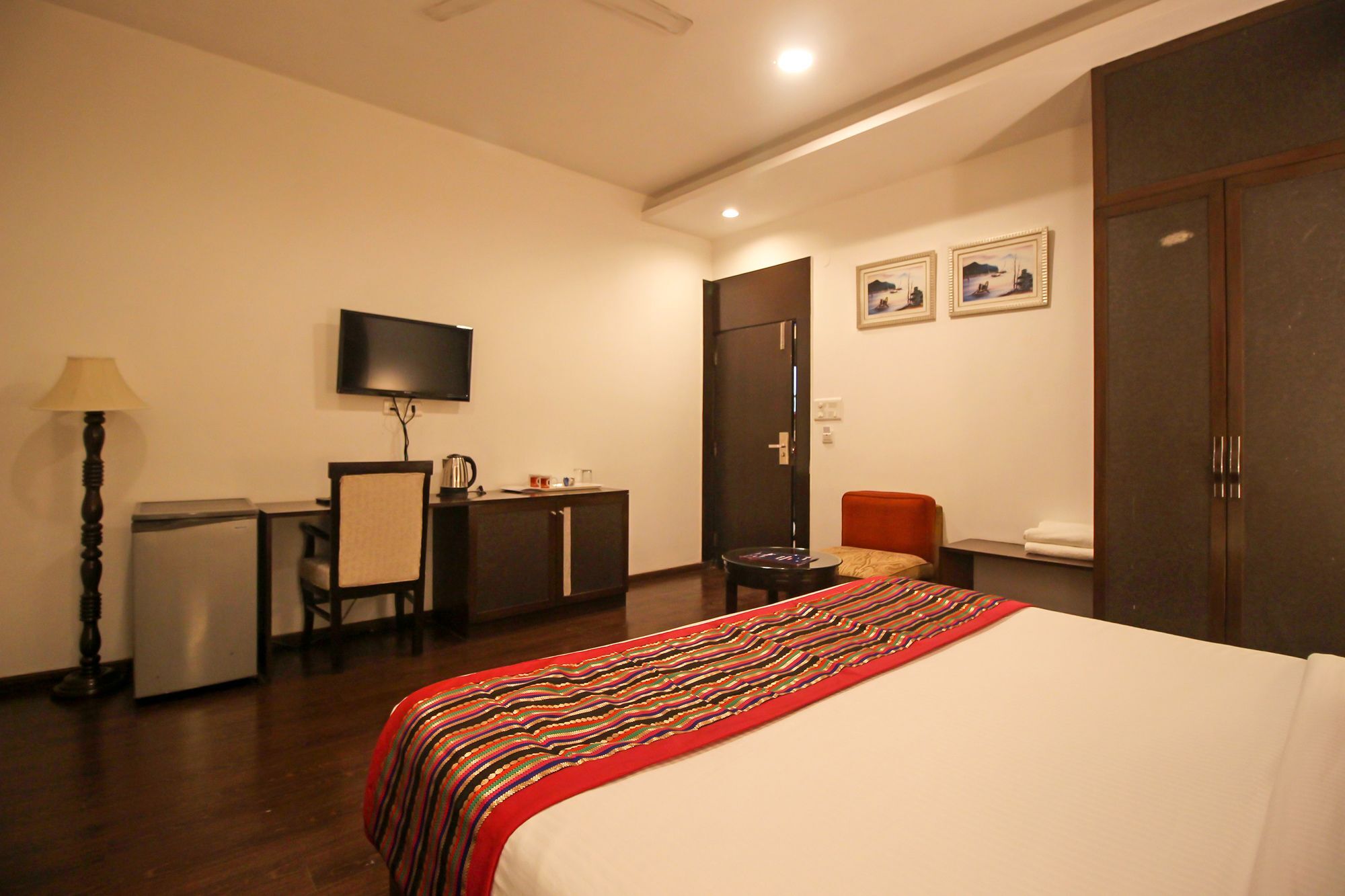 Oyo 9841 The Vivir 1 Hotell Noida Exteriör bild