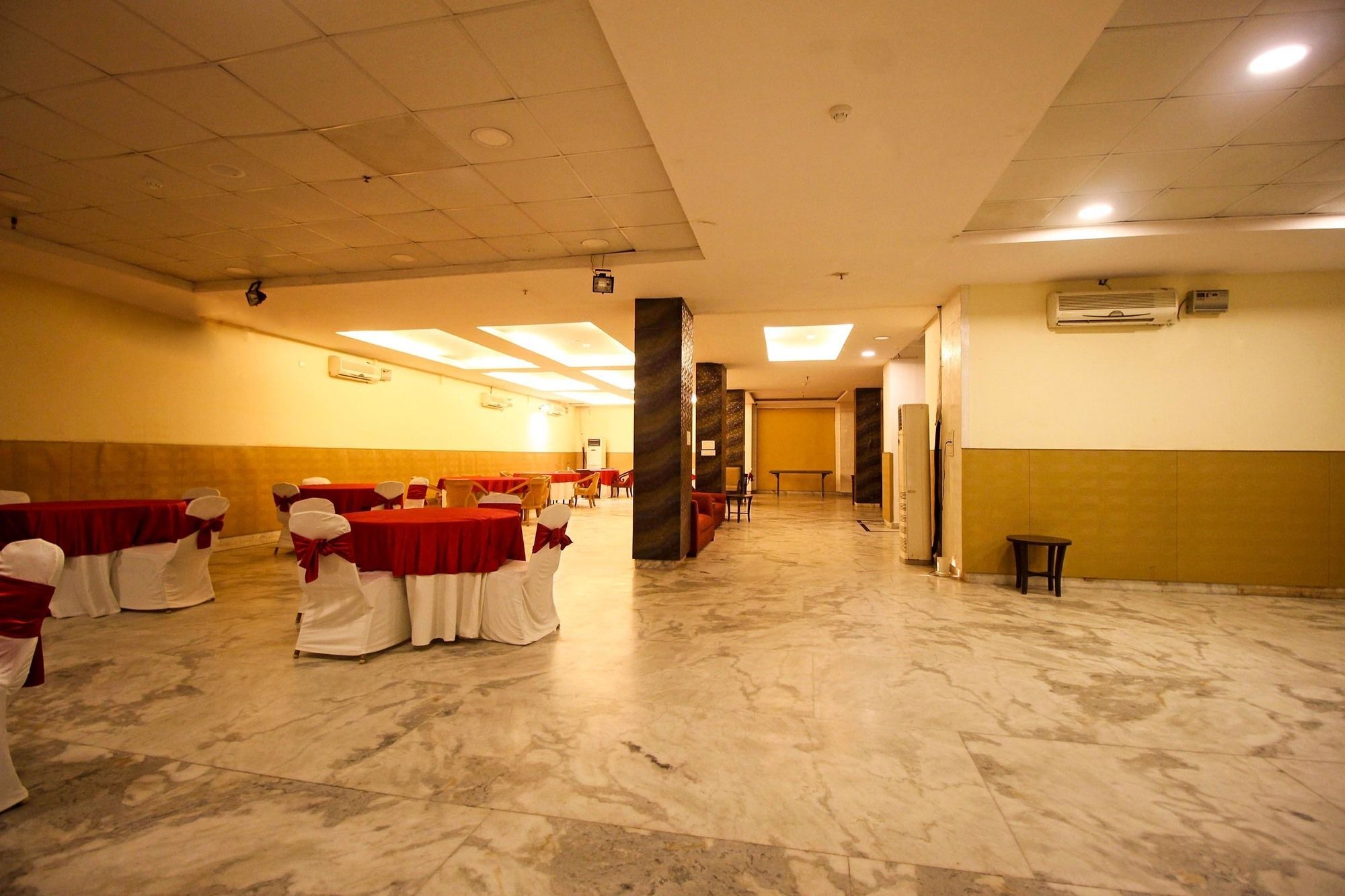 Oyo 9841 The Vivir 1 Hotell Noida Exteriör bild