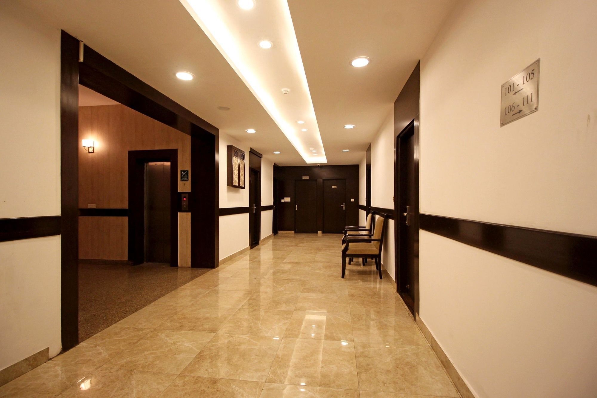 Oyo 9841 The Vivir 1 Hotell Noida Exteriör bild