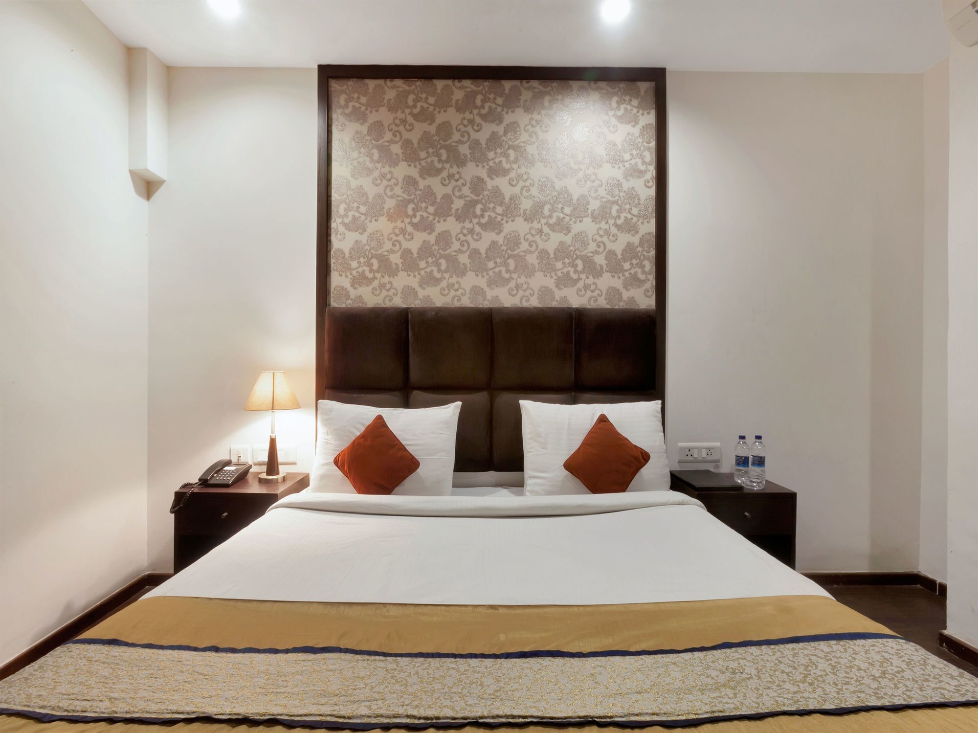 Oyo 9841 The Vivir 1 Hotell Noida Exteriör bild