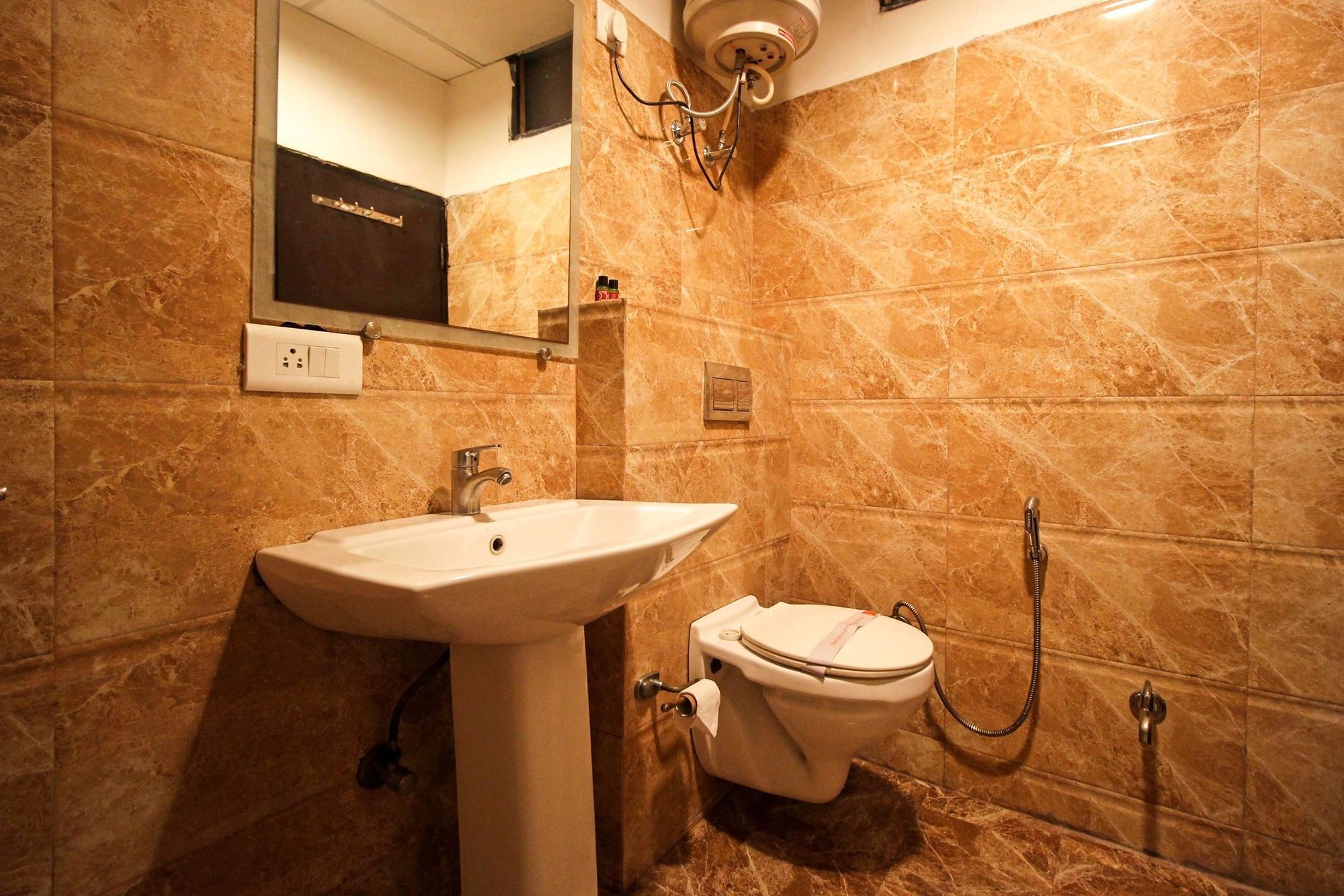 Oyo 9841 The Vivir 1 Hotell Noida Exteriör bild