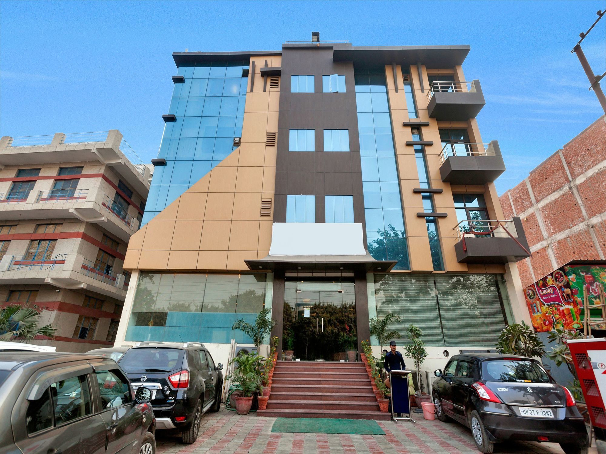Oyo 9841 The Vivir 1 Hotell Noida Exteriör bild